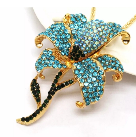 Rhinestone  Betsey Johnson Flower Necklace - Picture 2 of 2